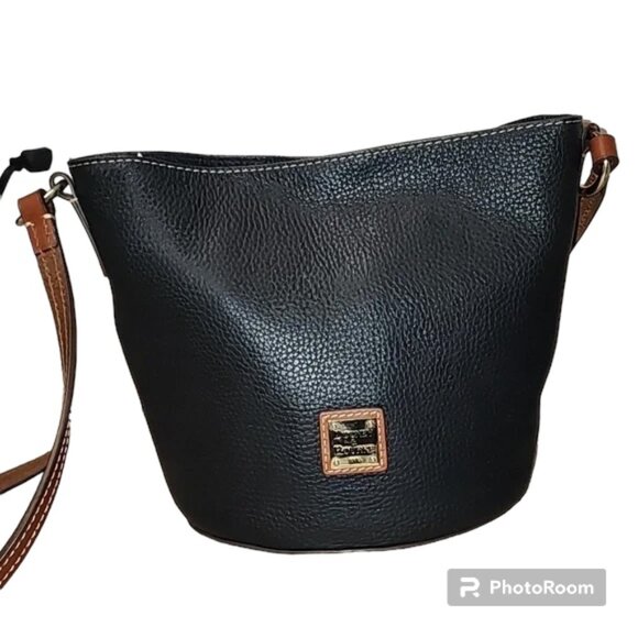 Dooney & Bourke Black & Tan Crossbody Bucket Mint